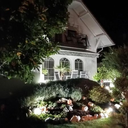 Judit Vendeghaz Buk Bagian luar foto