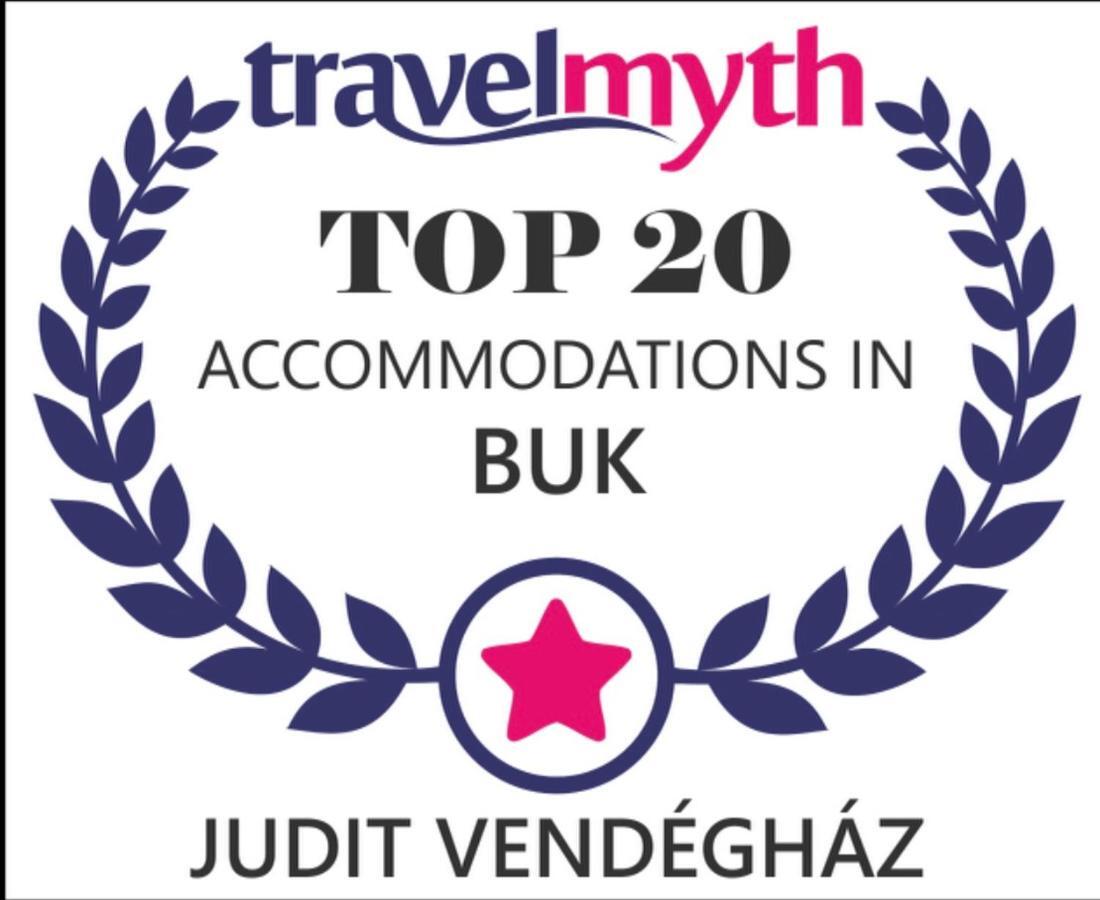 Judit Vendeghaz Buk Bagian luar foto